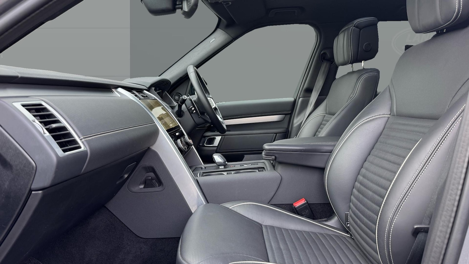 Used Land Rover Discovery 2024 for sale - 76405177: Photo 3