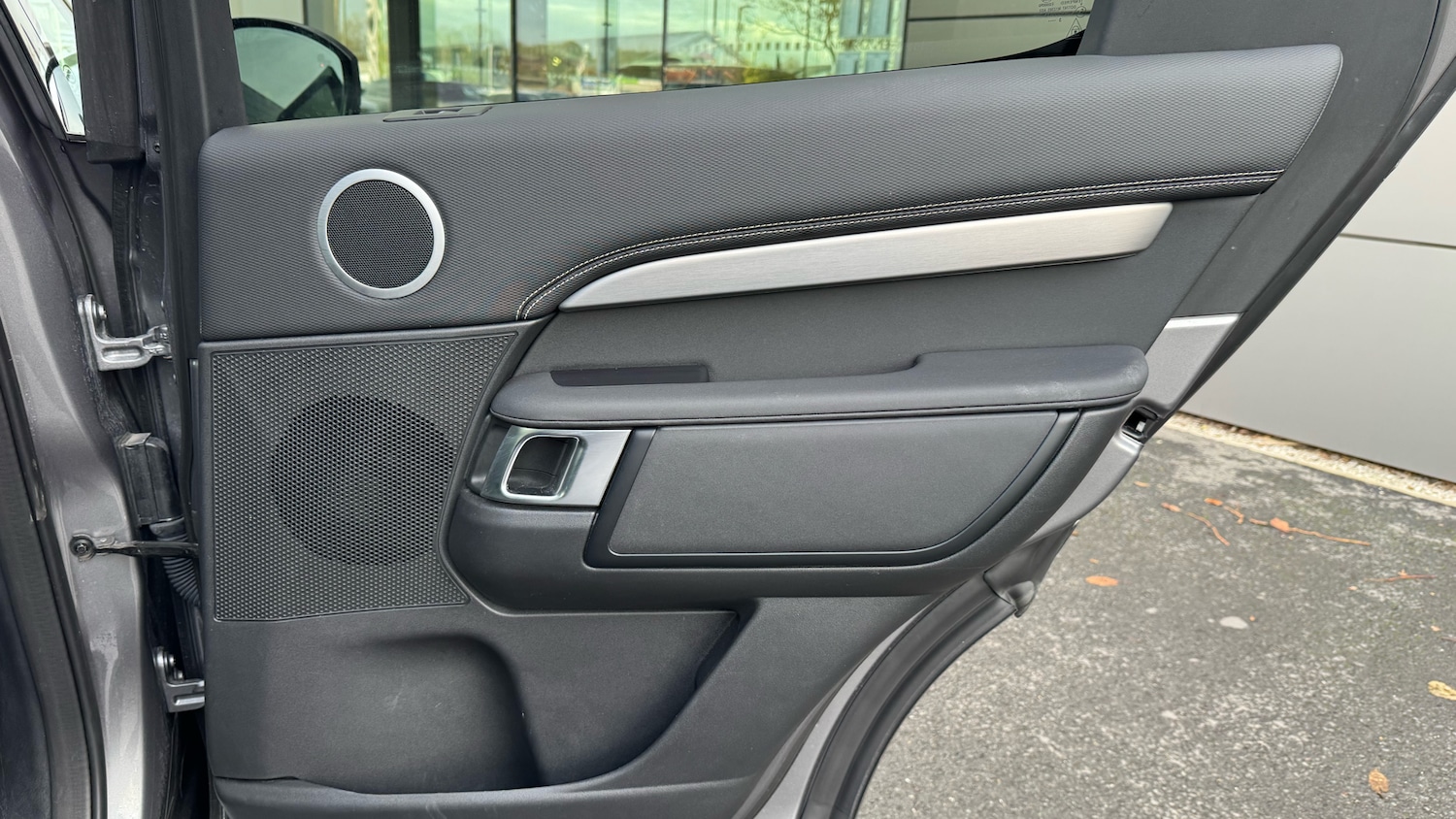 Used Land Rover Discovery 2024 for sale - 76405177: Photo 31