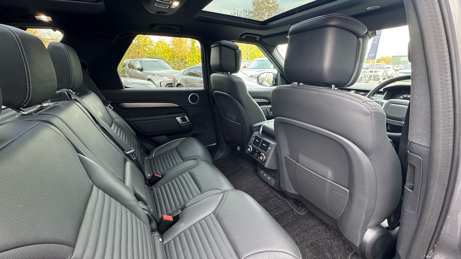 Used Land Rover Discovery 2024 for sale - 76405177: Photo 32