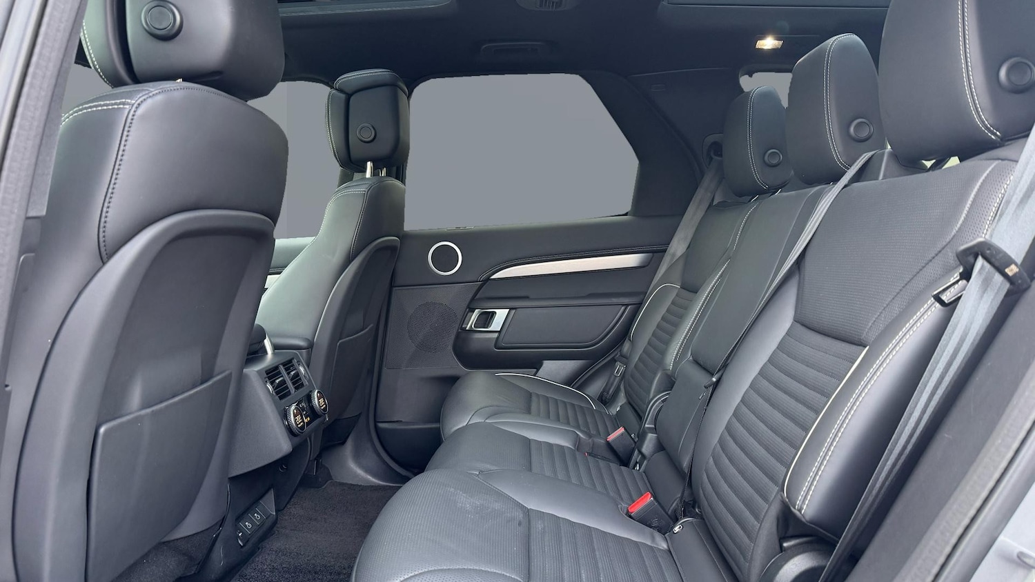 Used Land Rover Discovery 2024 for sale - 76405177: Photo 4