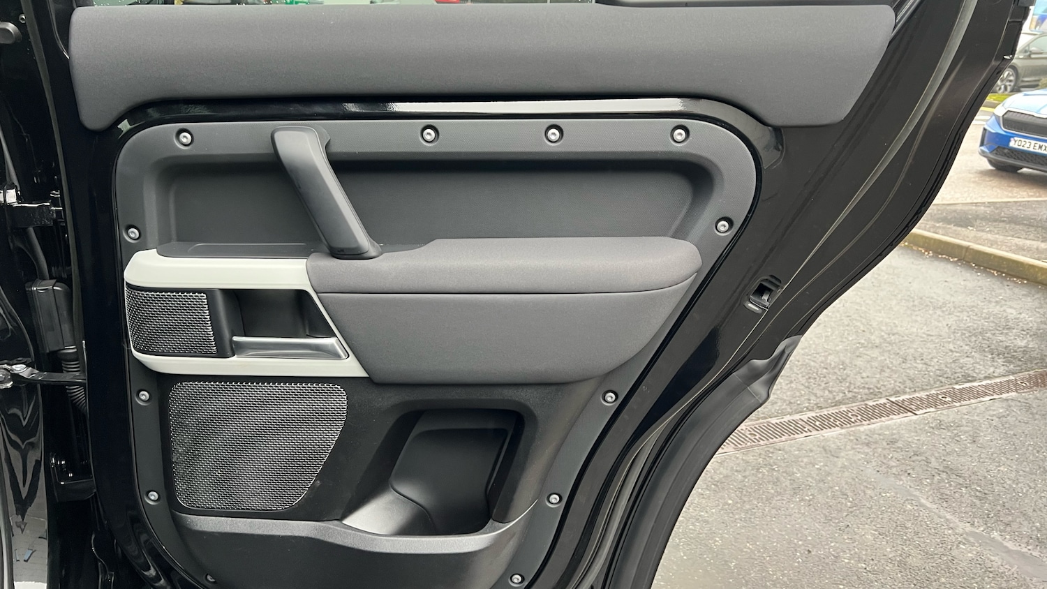 Used Land Rover Defender 2022 for sale - 77270708: Photo 30