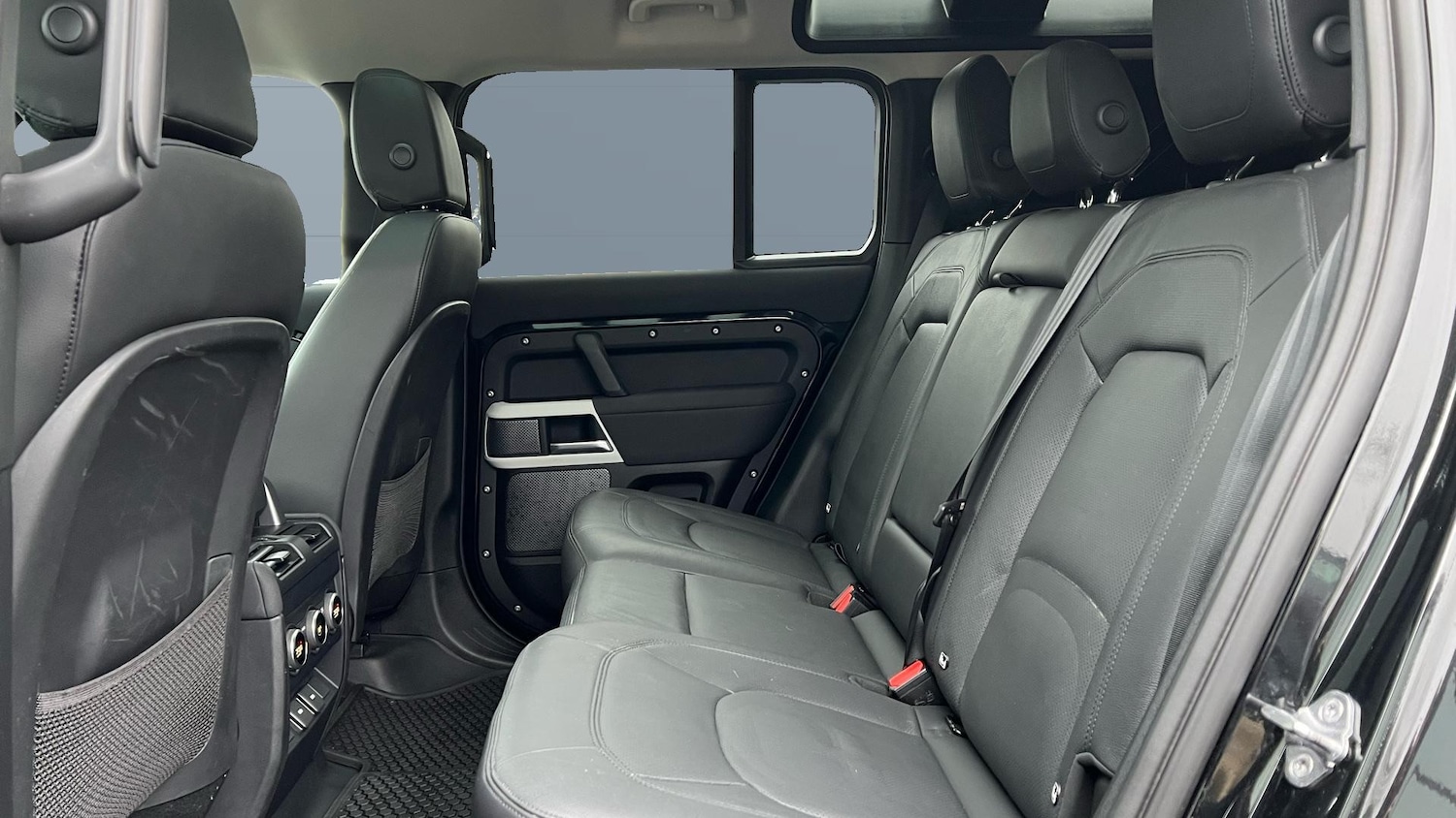 Used Land Rover Defender 2022 for sale - 77270708: Photo 4