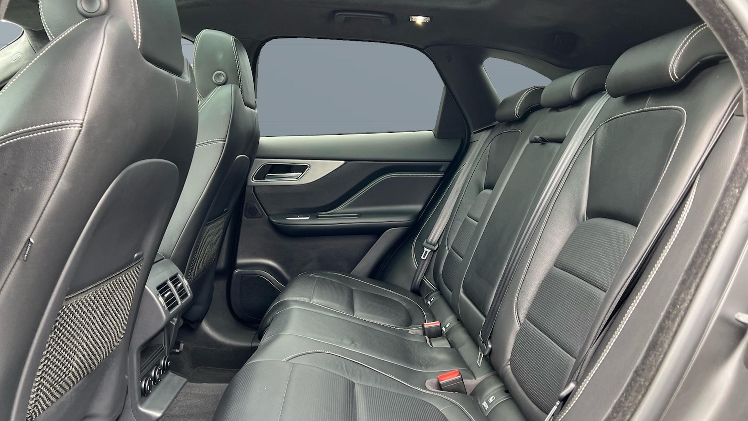 Used Jaguar F-Pace 2019 for sale - 76643250: Photo 4