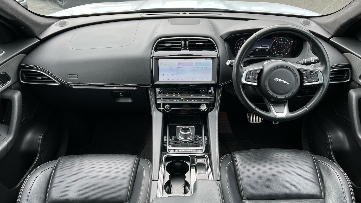 Used Jaguar F-Pace 2019 for sale - 76643250: Photo 9