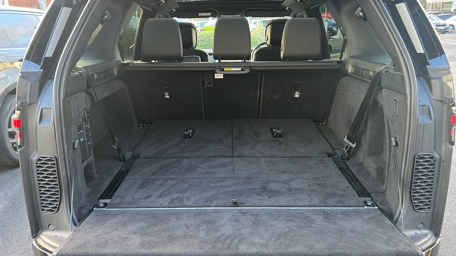 Used Land Rover Discovery 2025 for sale - 76924212: Photo 10