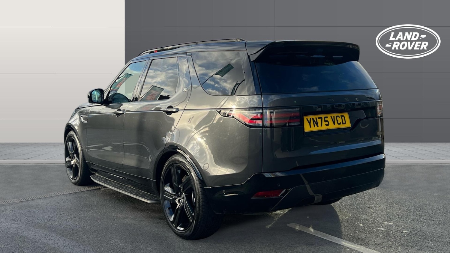 Used Land Rover Discovery 2025 for sale - 76924212: Photo 2