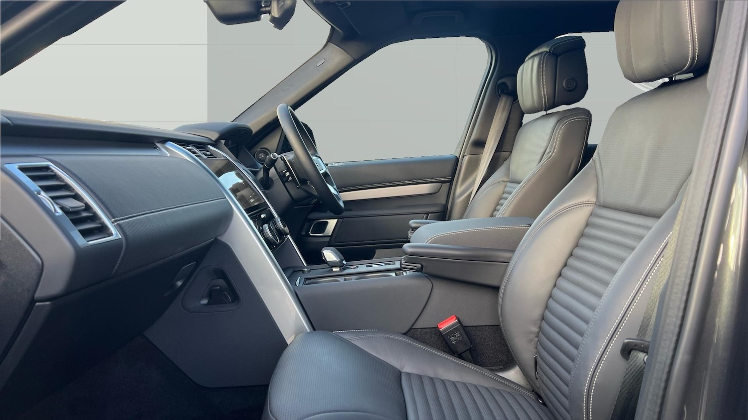 Used Land Rover Discovery 2025 for sale - 76924212: Photo 3