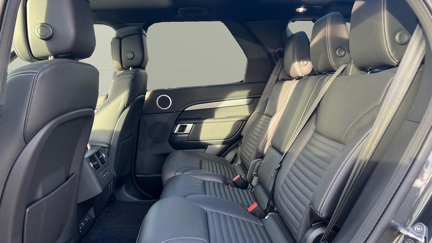 Used Land Rover Discovery 2025 for sale - 76924212: Photo 4