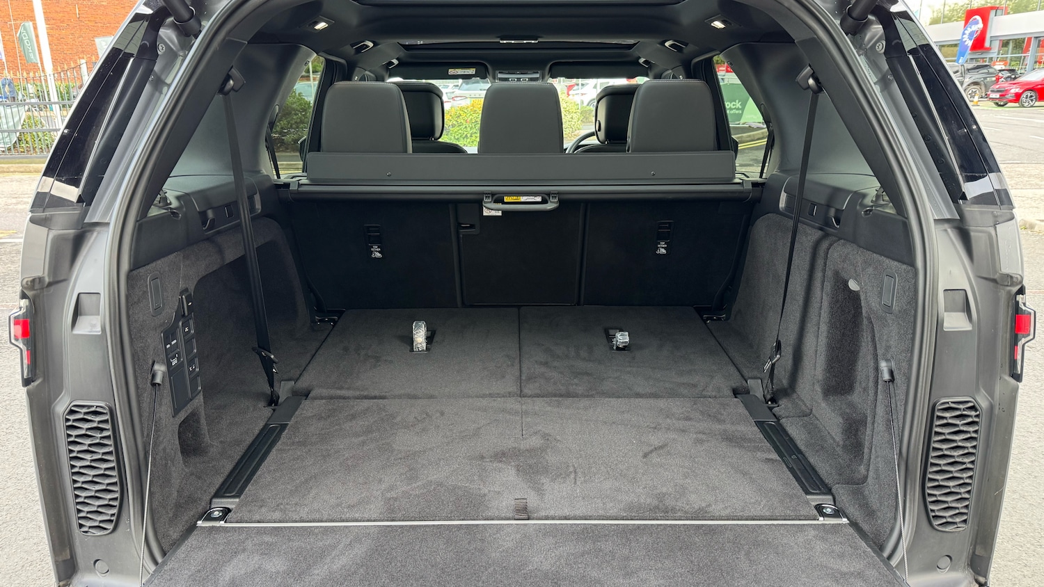 Used Land Rover Discovery 2025 for sale - 76392208: Photo 10