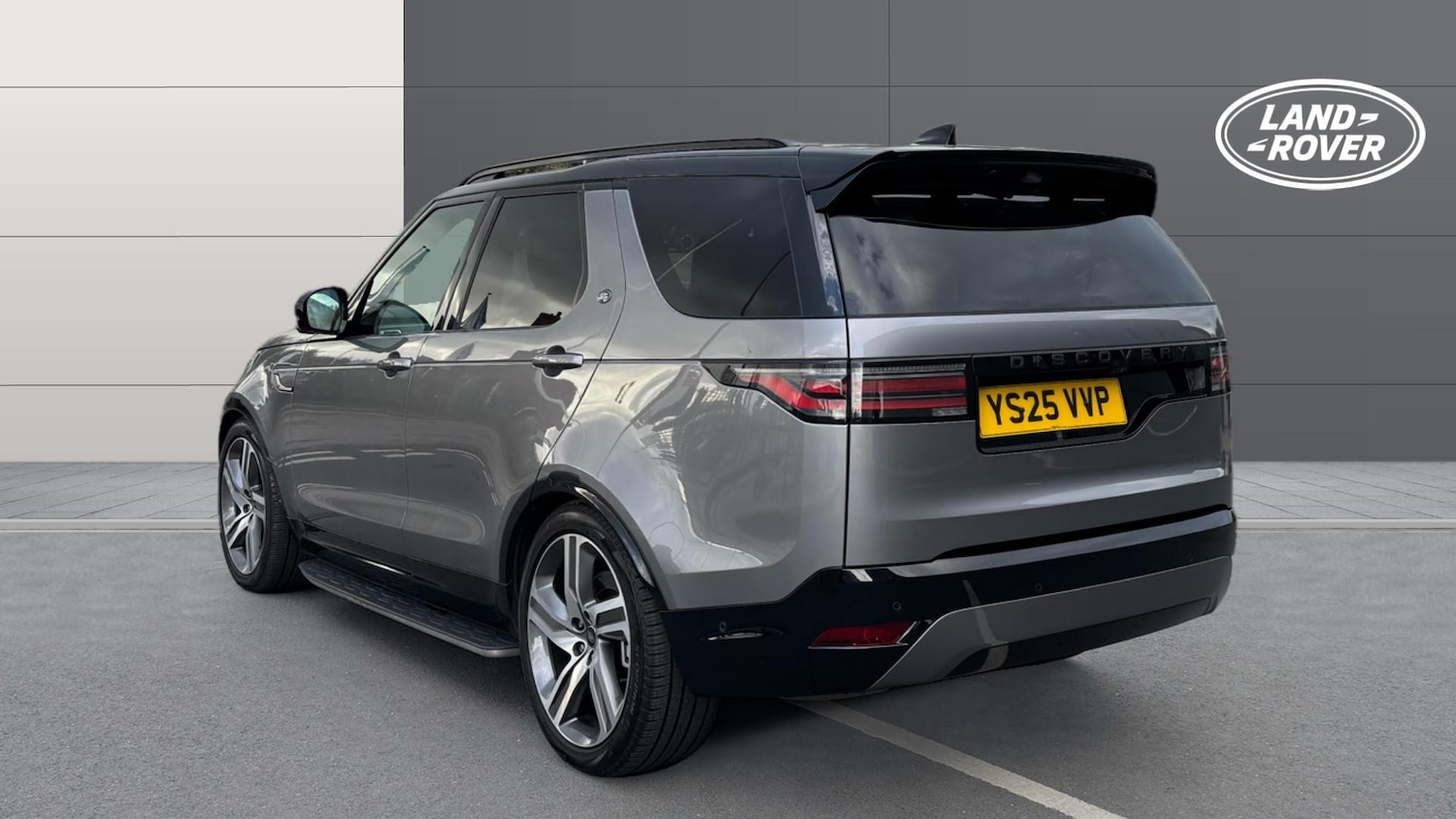 Used Land Rover Discovery 2025 for sale - 76392208: Photo 2