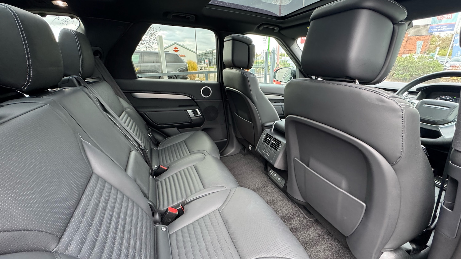 Used Land Rover Discovery 2025 for sale - 76392208: Photo 32