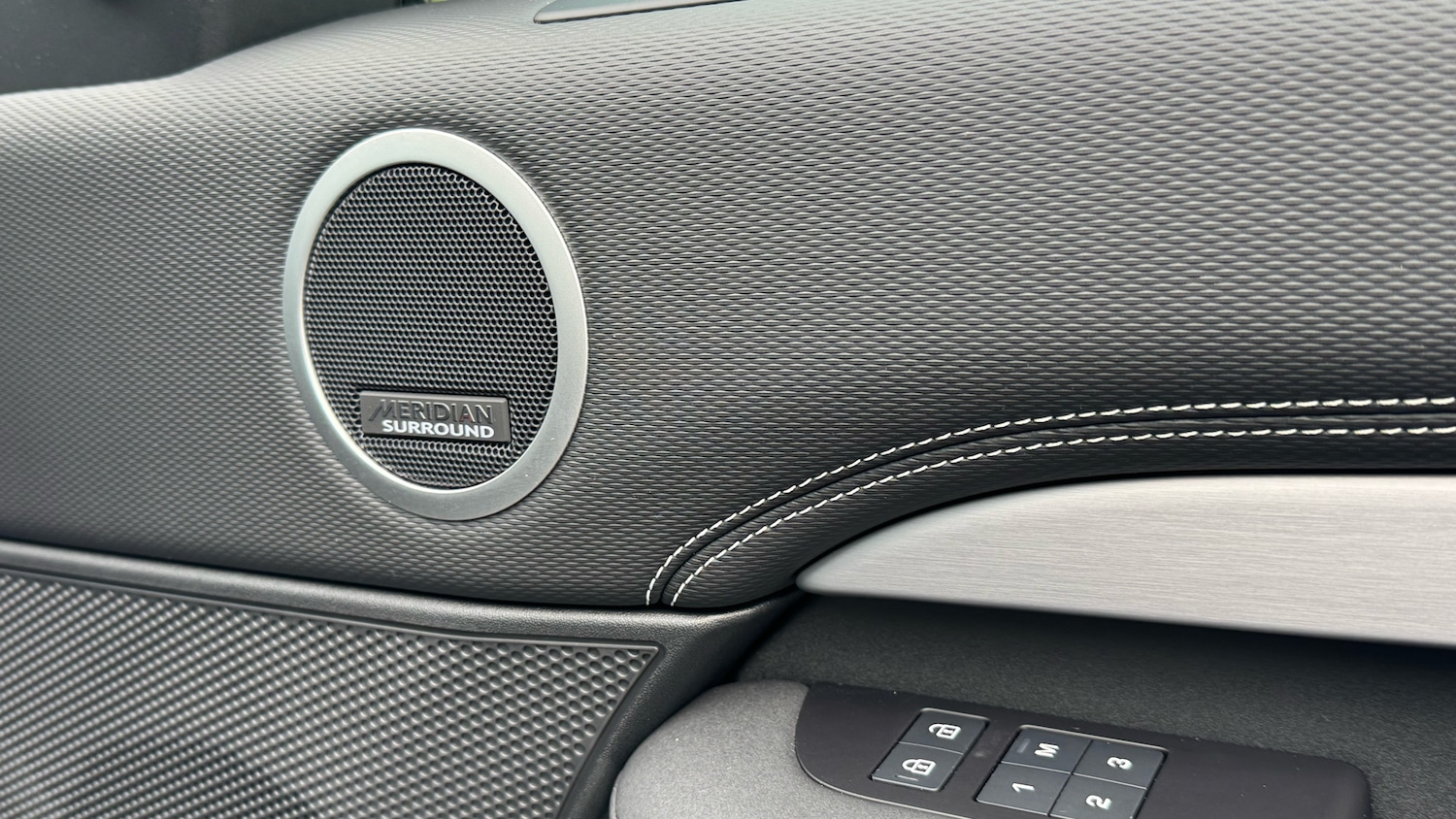 Used Land Rover Discovery 2025 for sale - 76392208: Photo 35