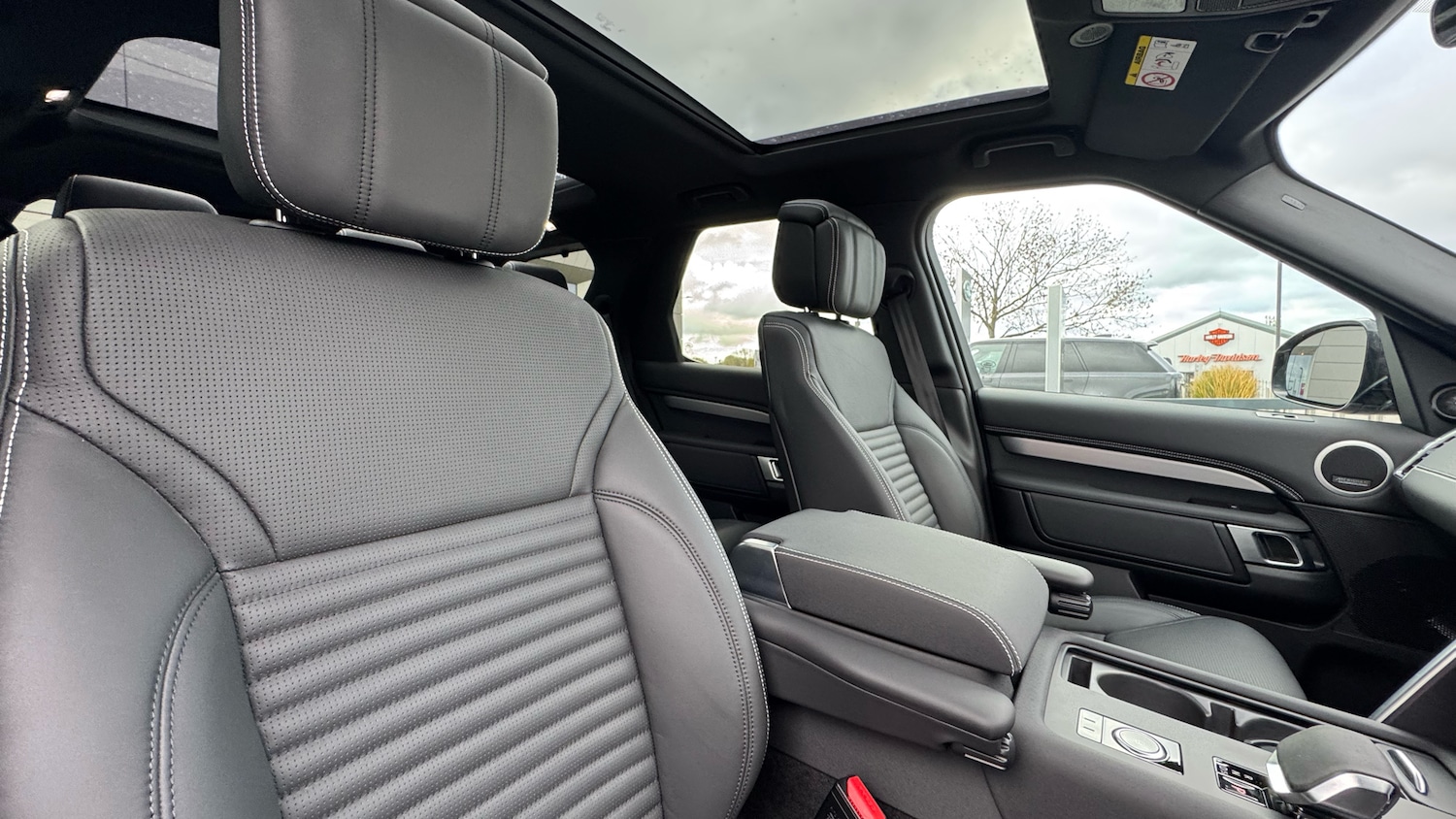 Used Land Rover Discovery 2025 for sale - 76392208: Photo 37