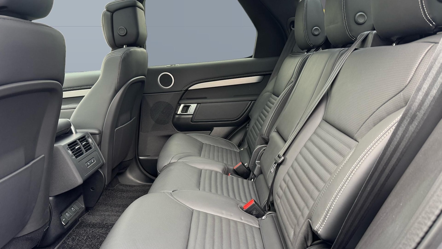 Used Land Rover Discovery 2025 for sale - 76392208: Photo 4