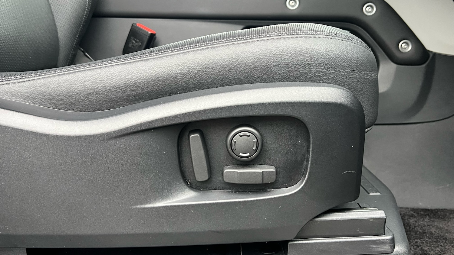 Used Land Rover Defender 2024 for sale - 77450280: Photo 33