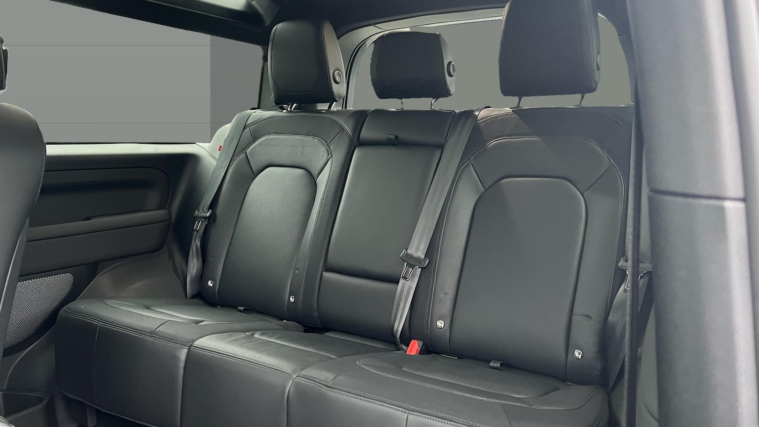 Used Land Rover Defender 2024 for sale - 77450280: Photo 4