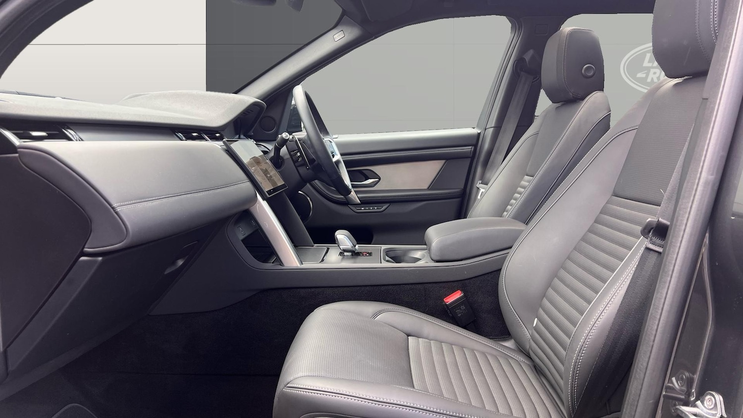 Used Land Rover Discovery Sport 2025 for sale - 76209188: Photo 3