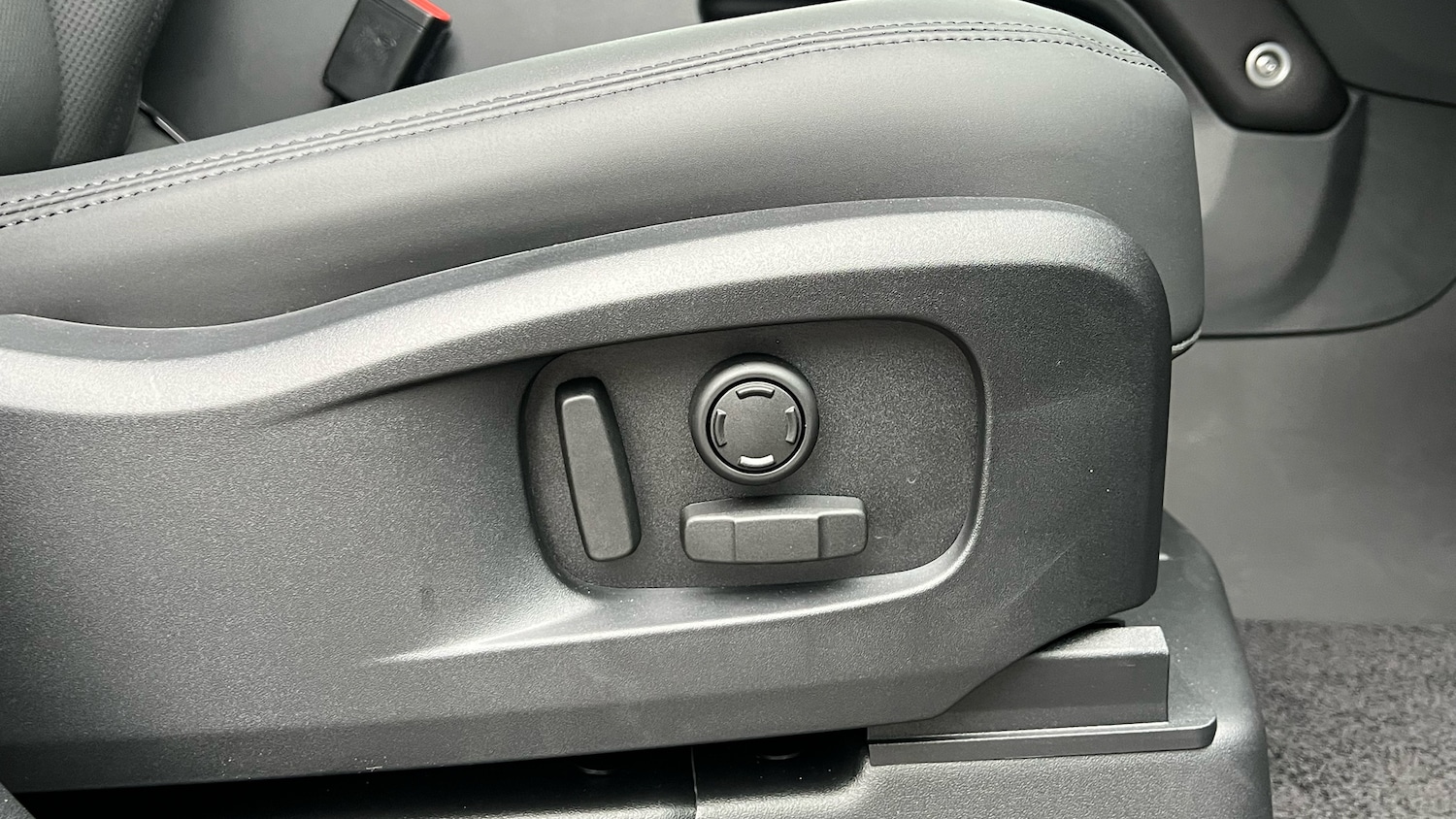 Used Land Rover Defender 2025 for sale - 77159088: Photo 36