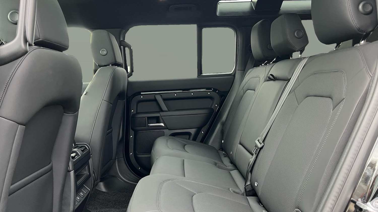 Used Land Rover Defender 2025 for sale - 77159088: Photo 4