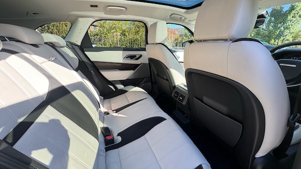 Used Land Rover Range Rover Velar 2018 for sale - 76263192: Photo 32