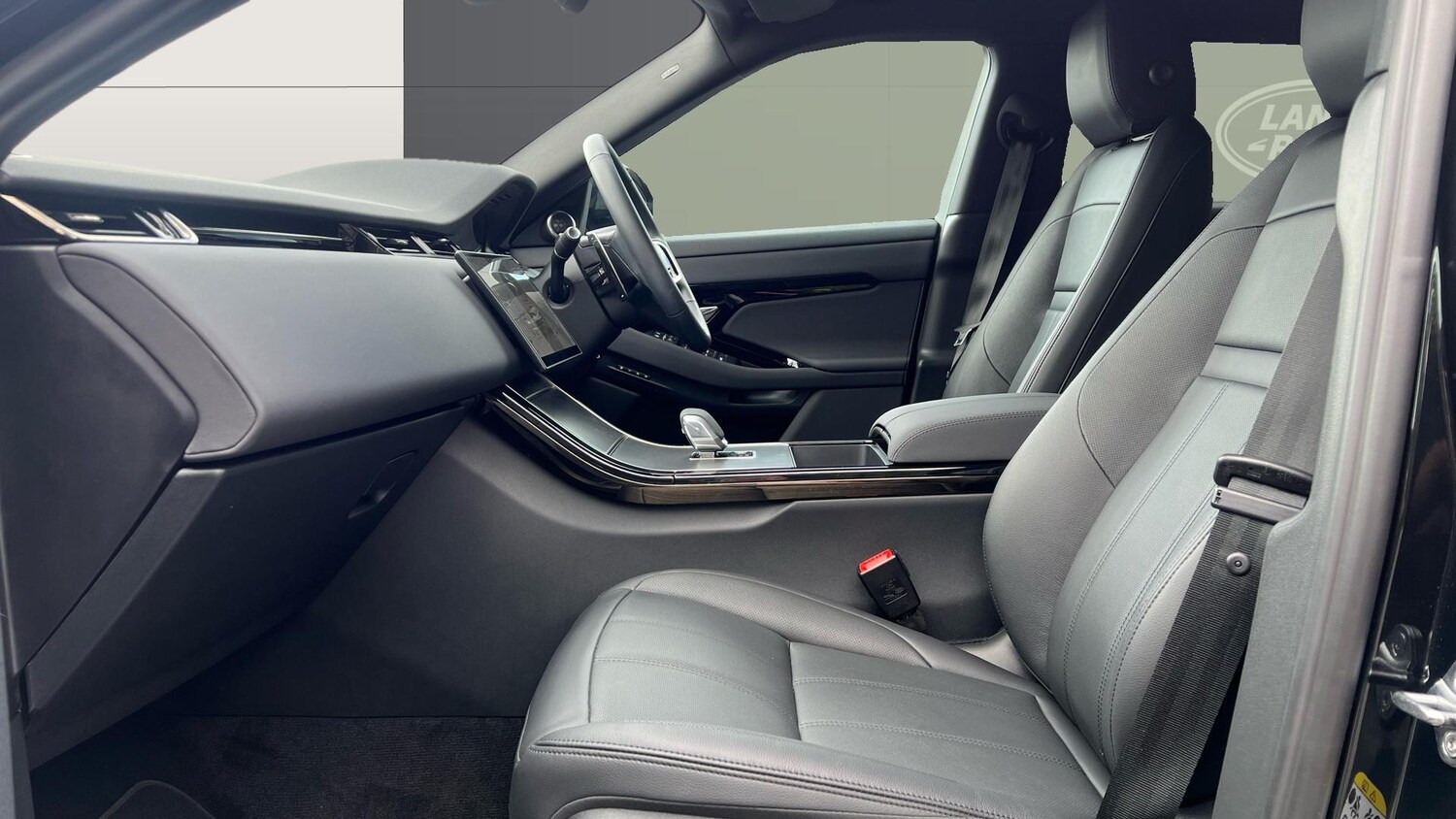 Used Land Rover Range Rover Evoque 2025 for sale - 76194733: Photo 3