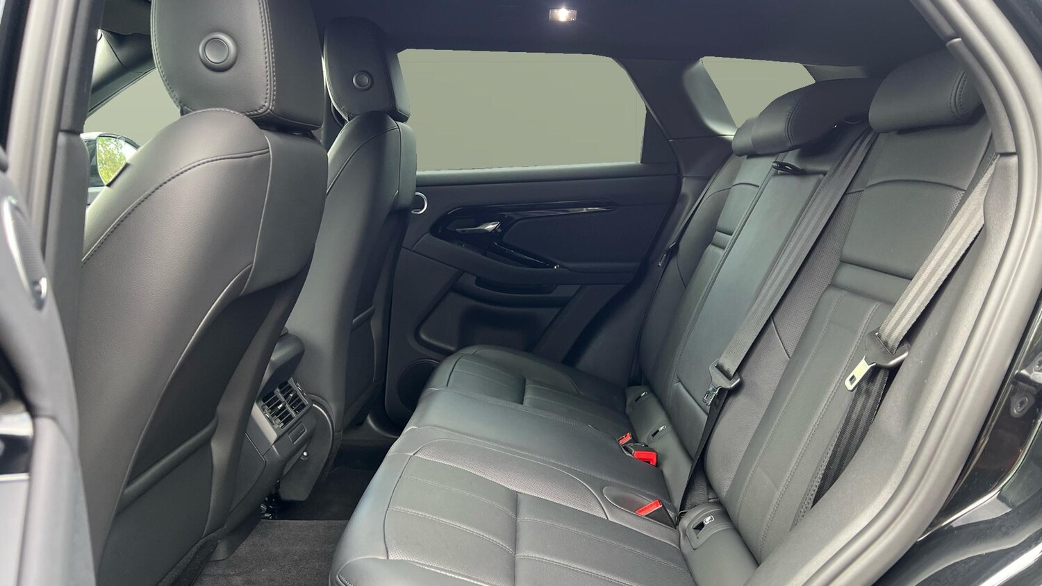 Used Land Rover Range Rover Evoque 2025 for sale - 76194733: Photo 4