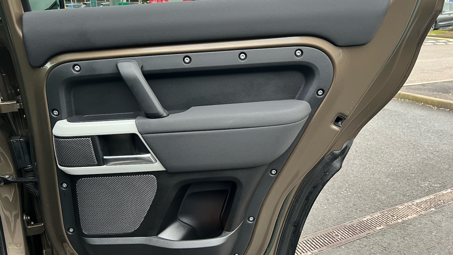 Used Land Rover Defender 2022 for sale - 77264279: Photo 31