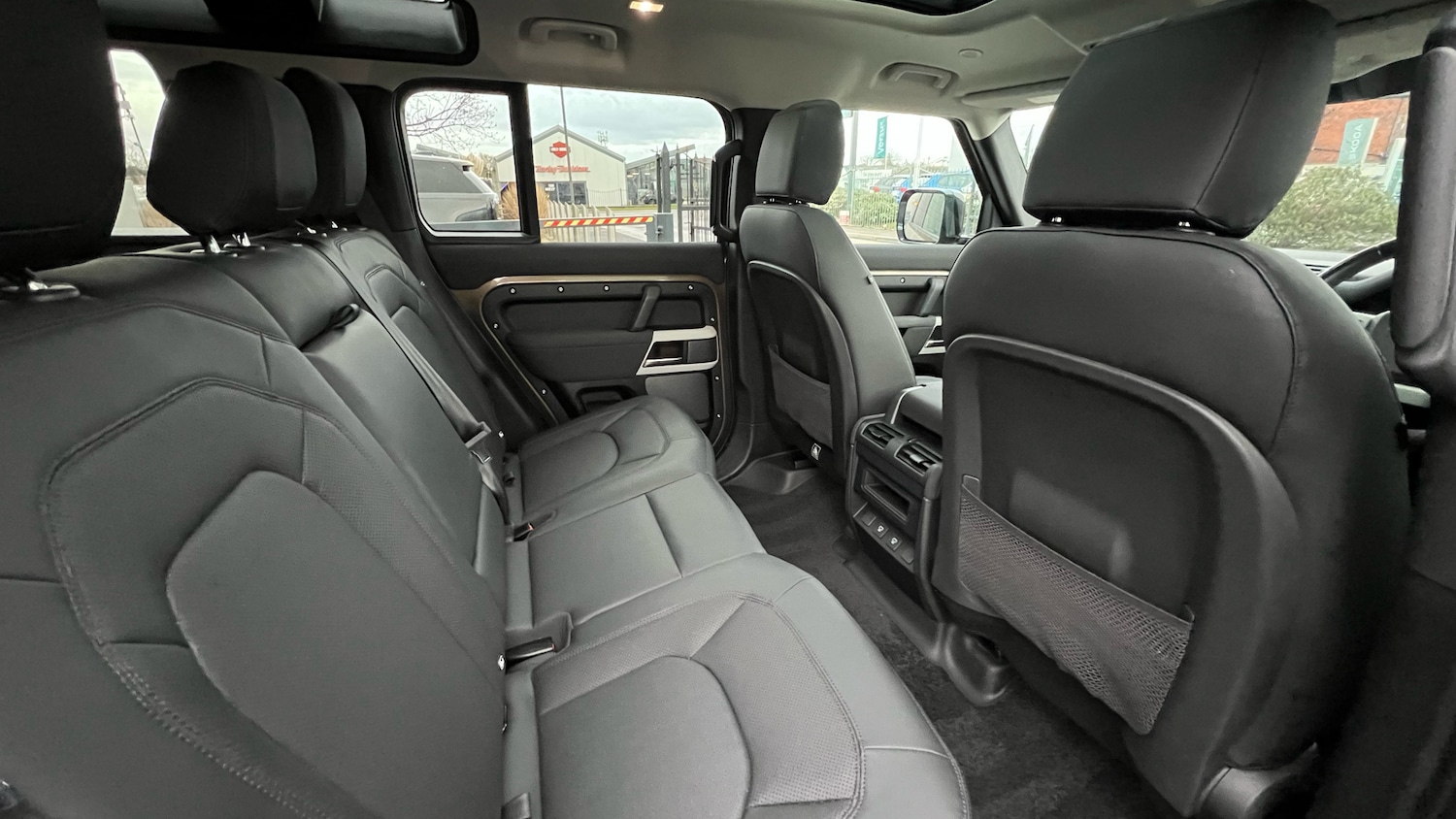 Used Land Rover Defender 2022 for sale - 77264279: Photo 32