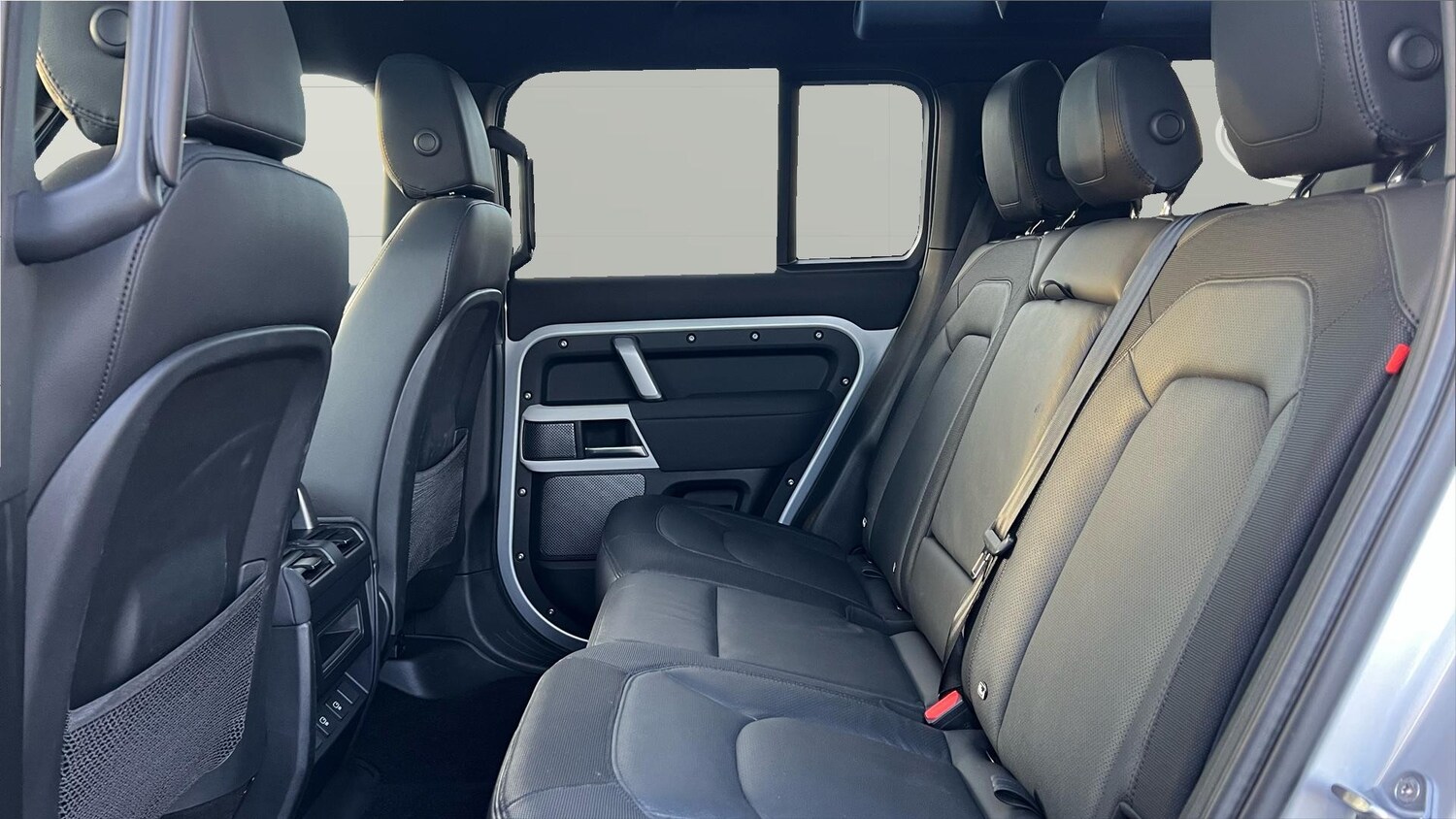 Used Land Rover Defender 2022 for sale - 76578486: Photo 4