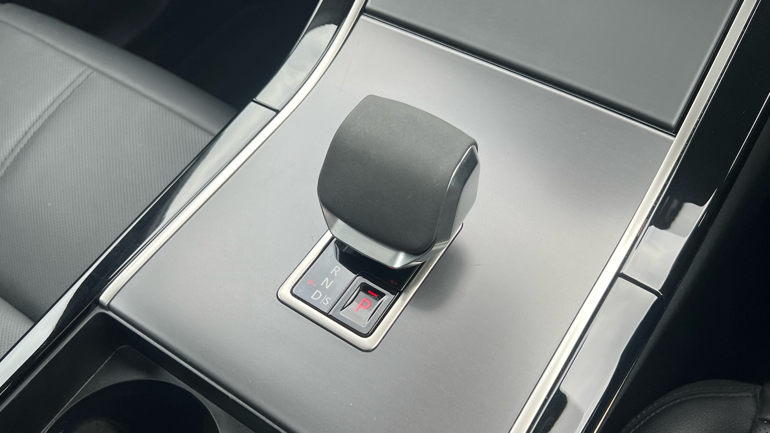 Used Land Rover Range Rover Velar 2024 for sale - 76565343: Photo 13