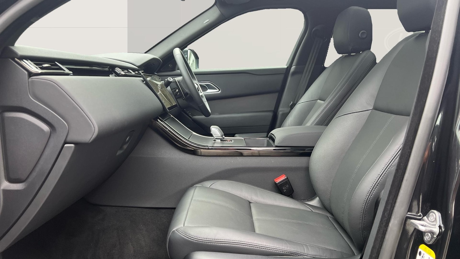 Used Land Rover Range Rover Velar 2024 for sale - 76565343: Photo 3