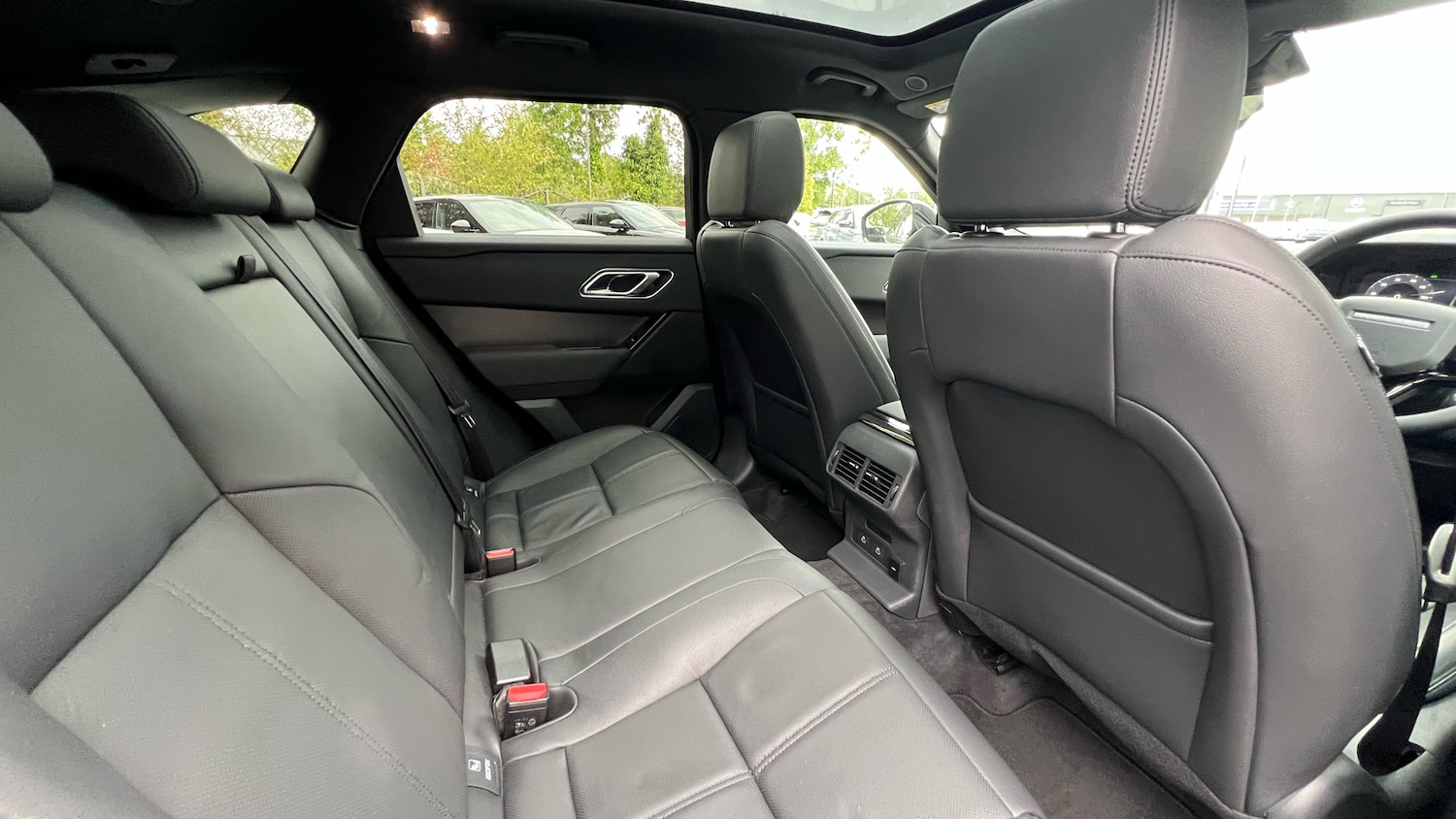 Used Land Rover Range Rover Velar 2024 for sale - 76565343: Photo 32