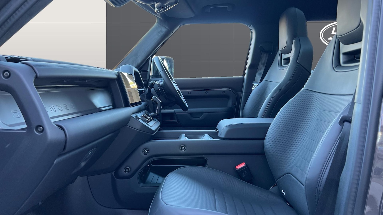 Used Land Rover Defender 2025 for sale - 77997410: Photo 3