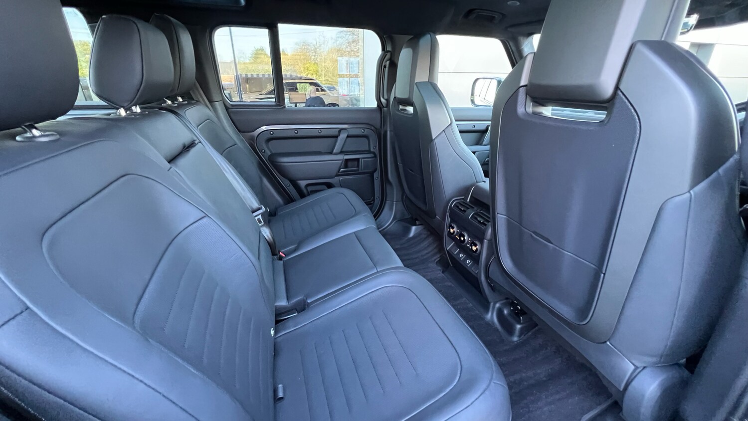 Used Land Rover Defender 2025 for sale - 77997410: Photo 32