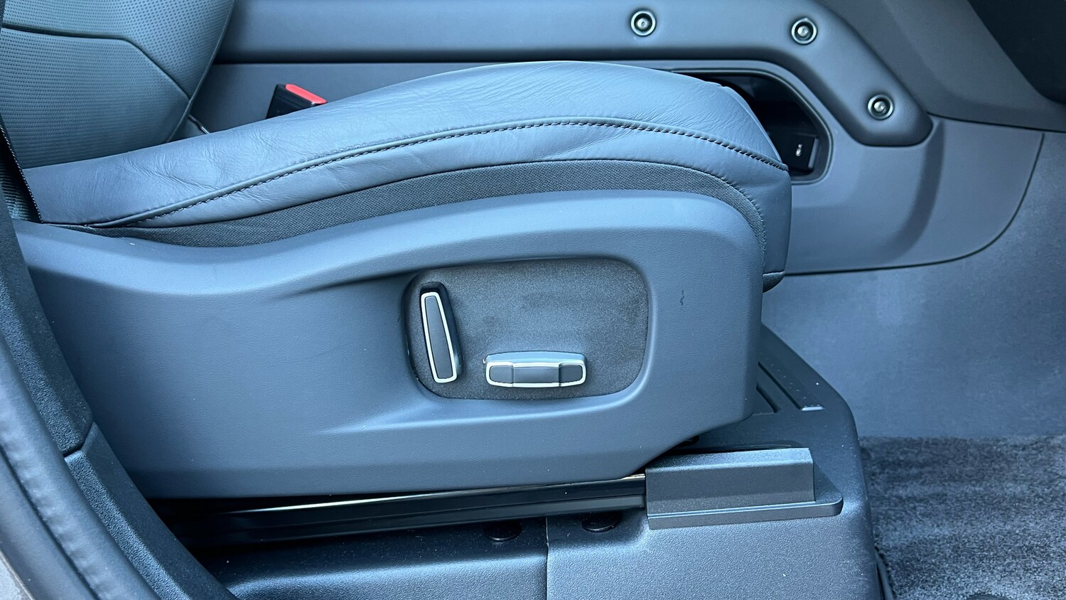 Used Land Rover Defender 2025 for sale - 77997410: Photo 36