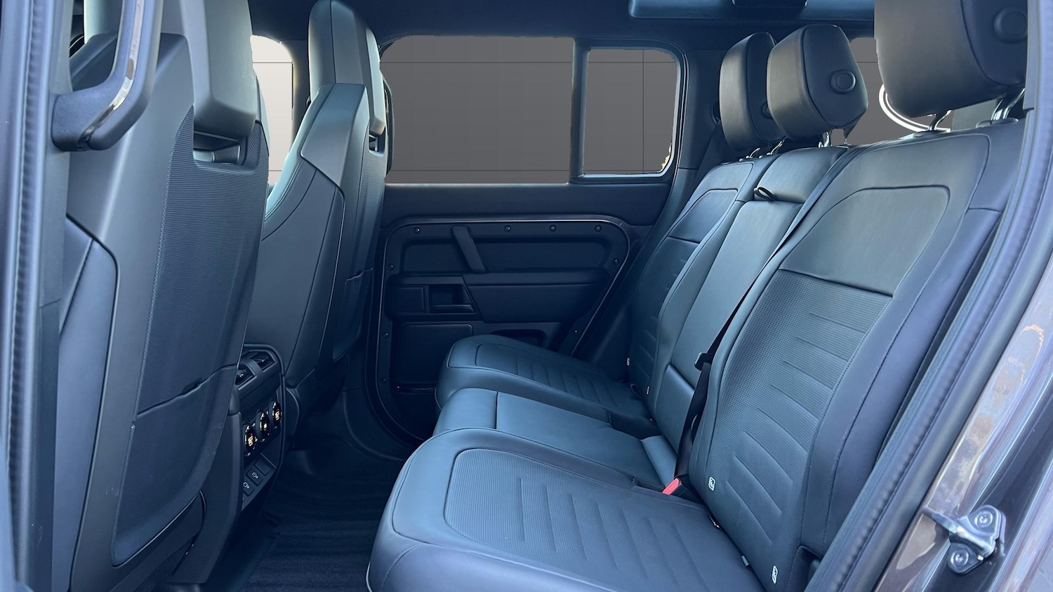 Used Land Rover Defender 2025 for sale - 77997410: Photo 4