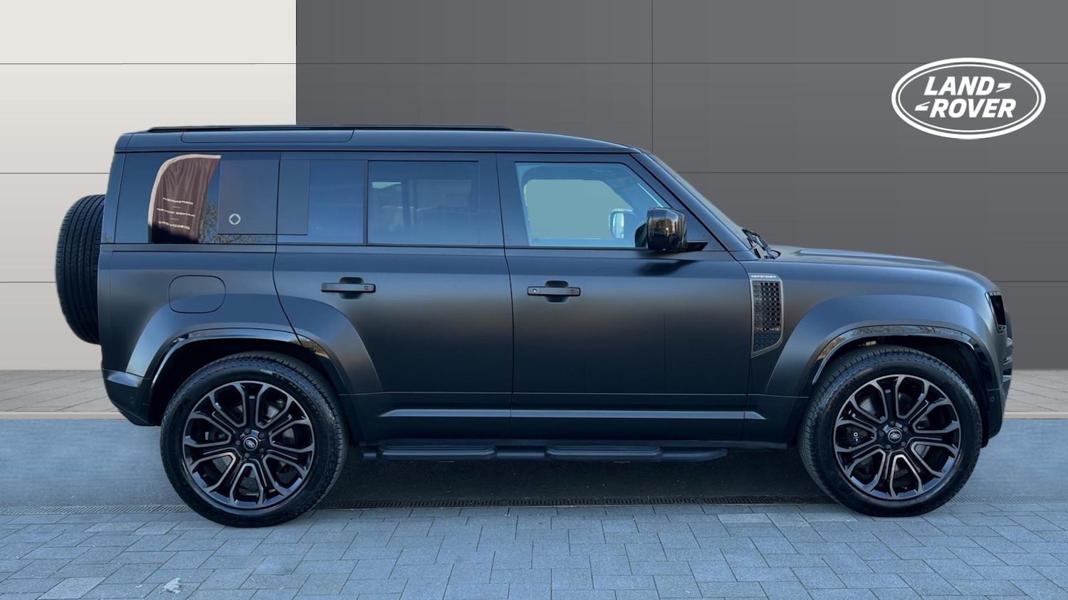 Used Land Rover Defender 2025 for sale - 77997410: Photo 5