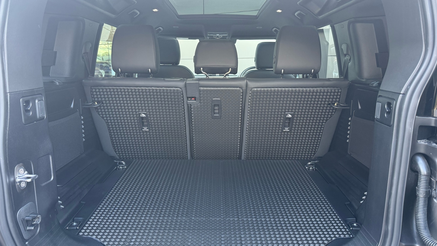 Used Land Rover Defender 2024 for sale - 76332017: Photo 10