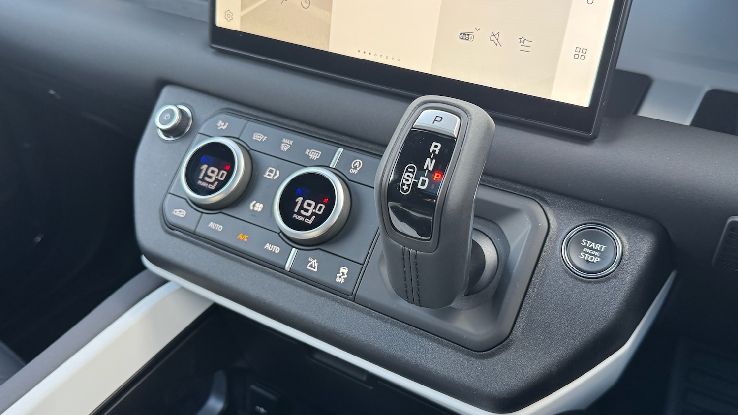 Used Land Rover Defender 2024 for sale - 76332017: Photo 13
