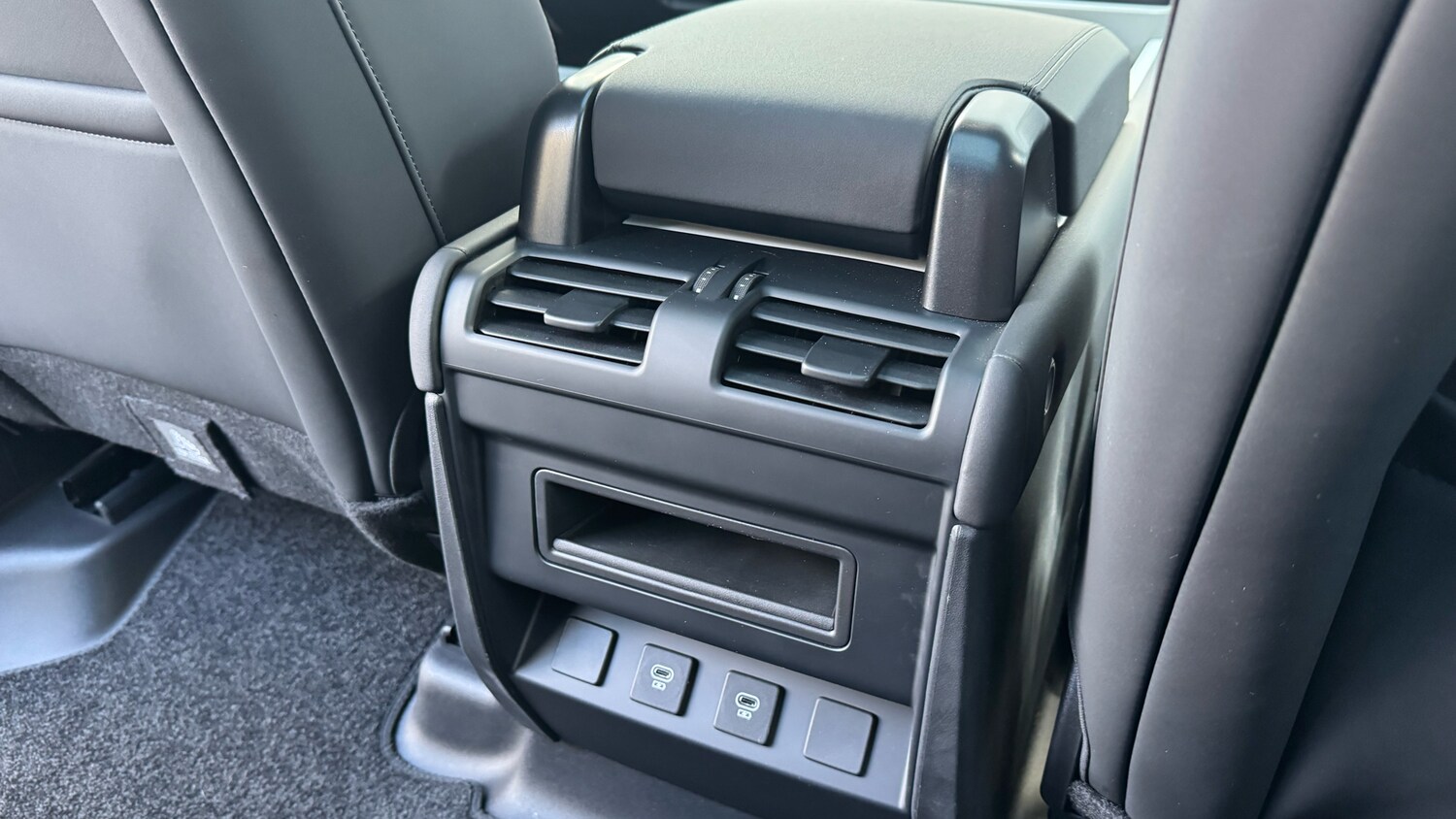 Used Land Rover Defender 2024 for sale - 76332017: Photo 18