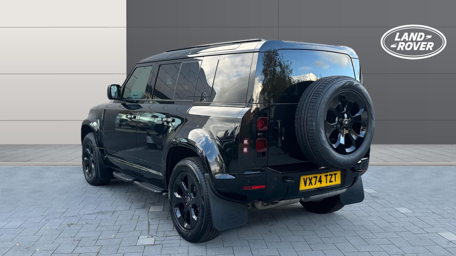 Used Land Rover Defender 2024 for sale - 76332017: Photo 2