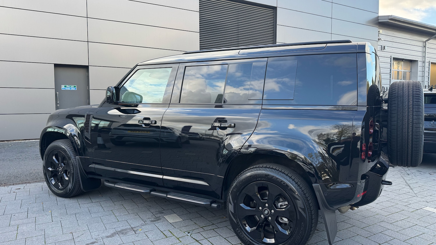 Used Land Rover Defender 2024 for sale - 76332017: Photo 21