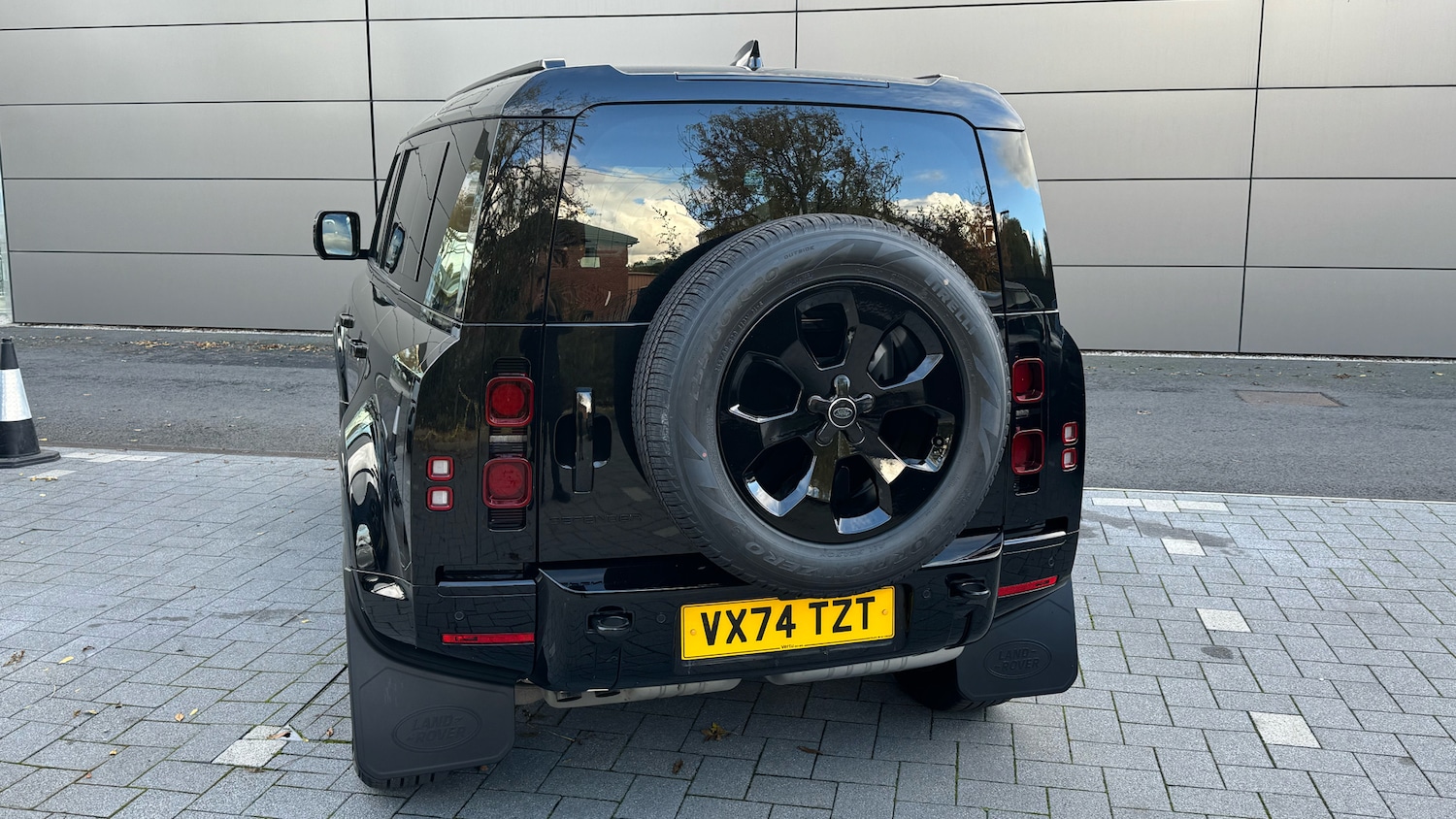 Used Land Rover Defender 2024 for sale - 76332017: Photo 28