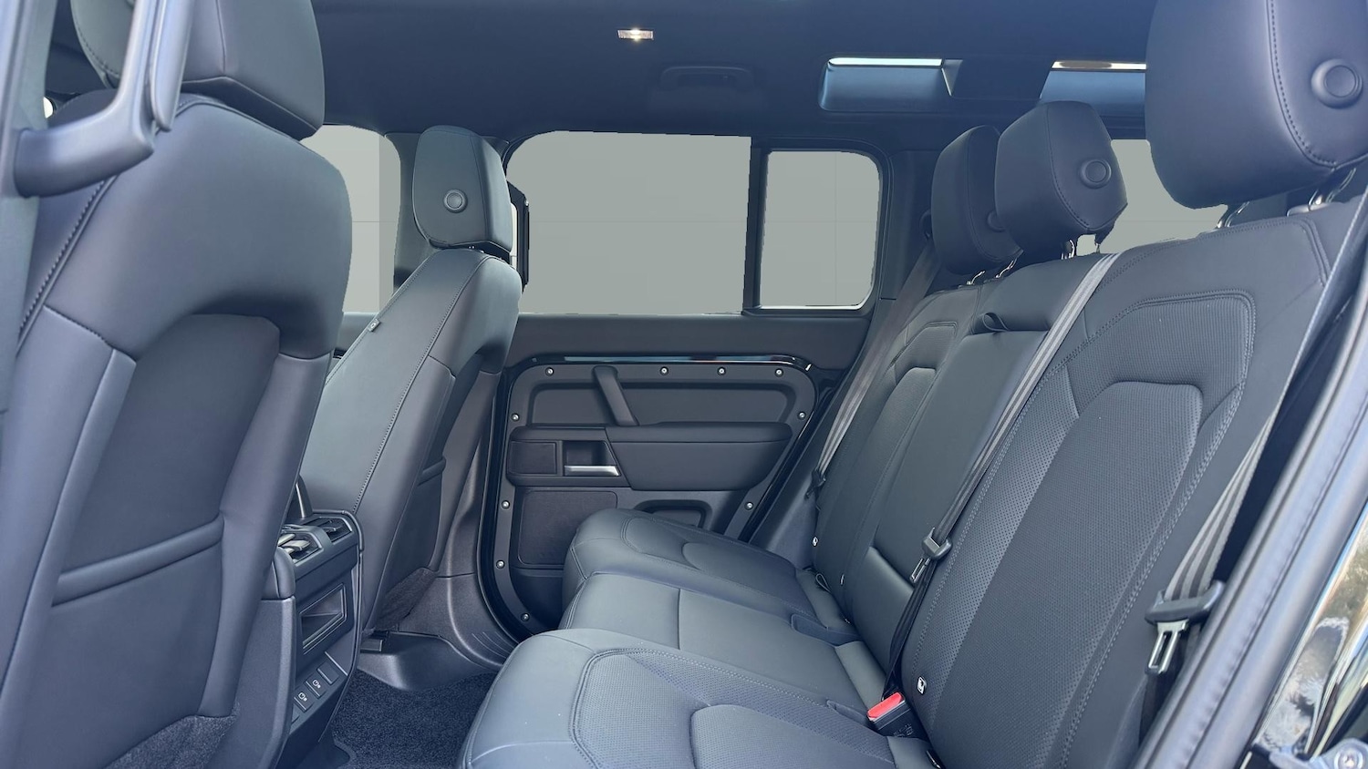 Used Land Rover Defender 2024 for sale - 76332017: Photo 4