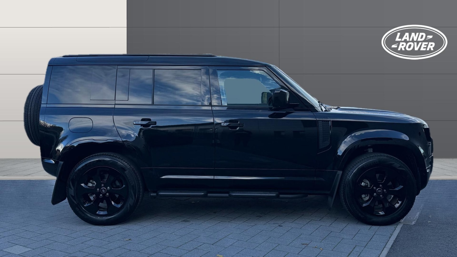 Used Land Rover Defender 2024 for sale - 76332017: Photo 5