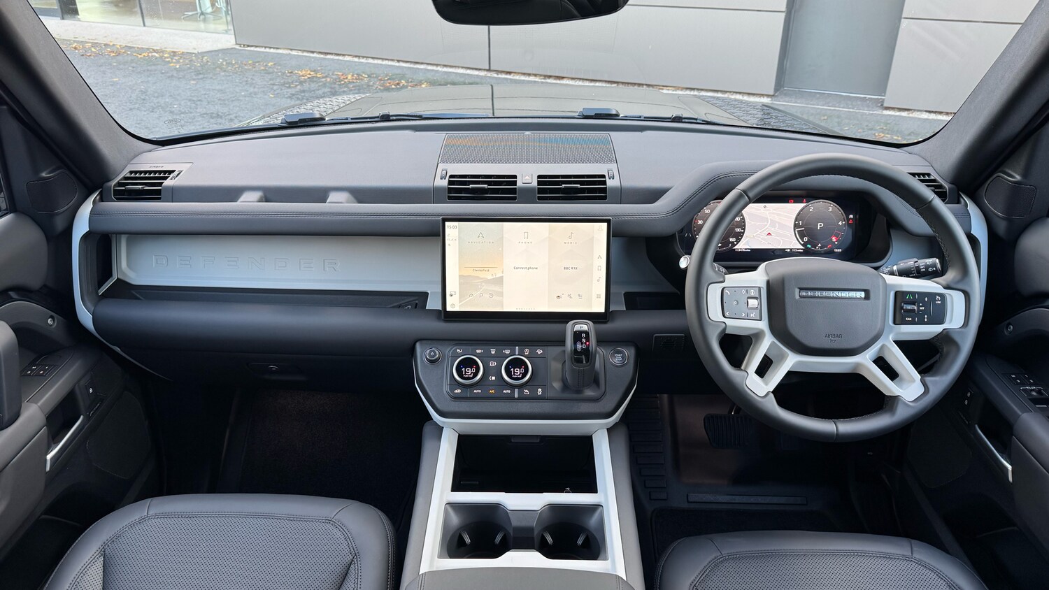 Used Land Rover Defender 2024 for sale - 76332017: Photo 9