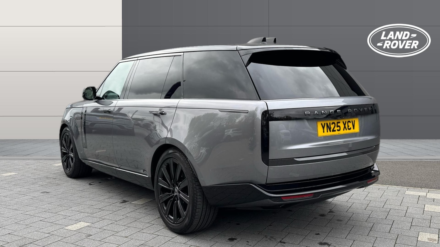 Used Land Rover Range Rover 2025 for sale - 76287119: Photo 2