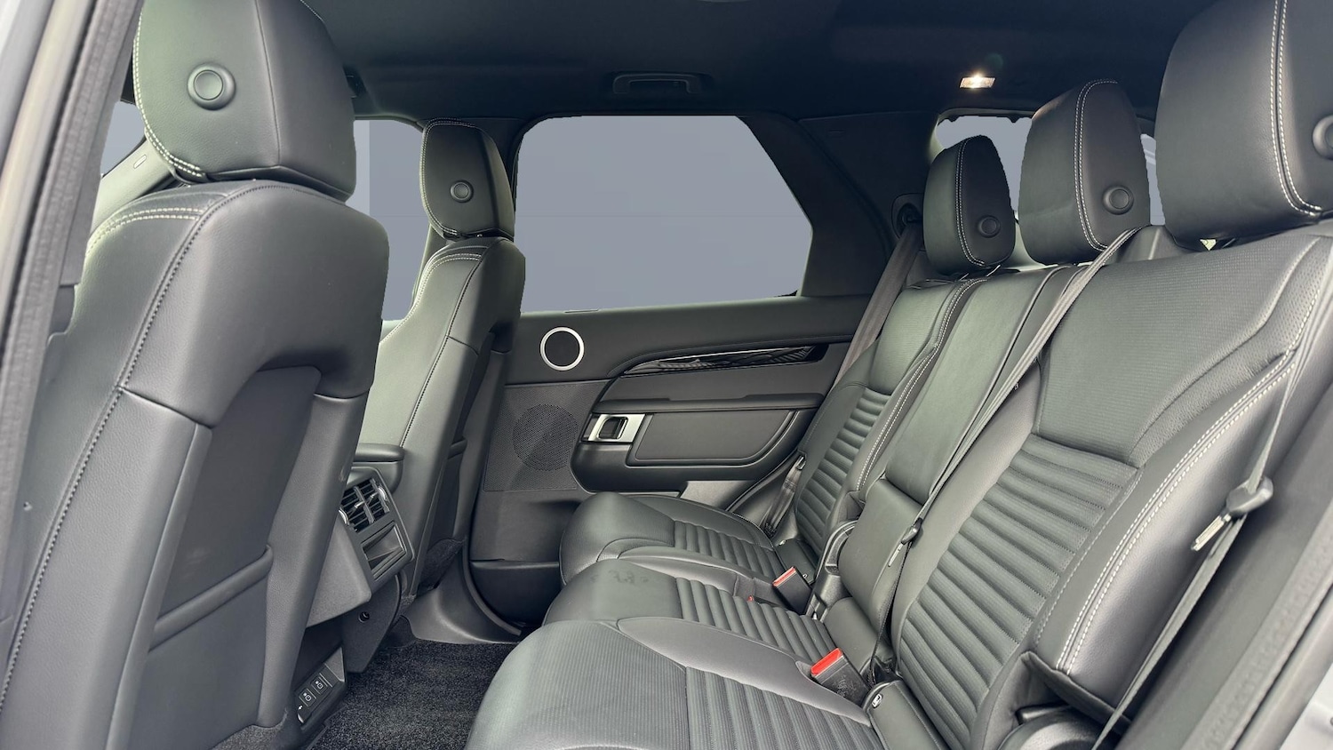 Used Land Rover Discovery 2025 for sale - 76393934: Photo 4