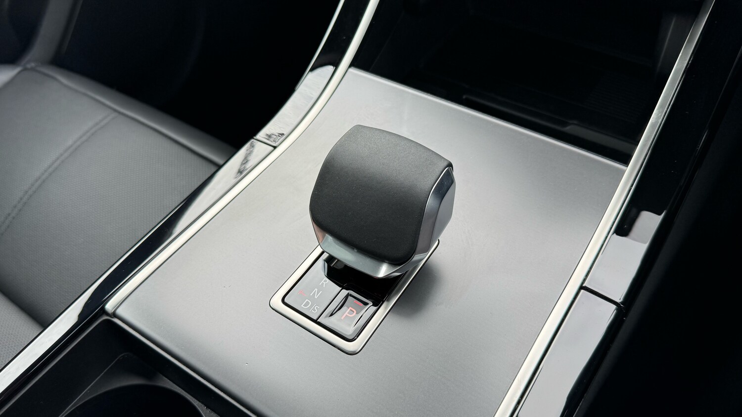 Used Land Rover Range Rover Velar 2025 for sale - 76319518: Photo 13