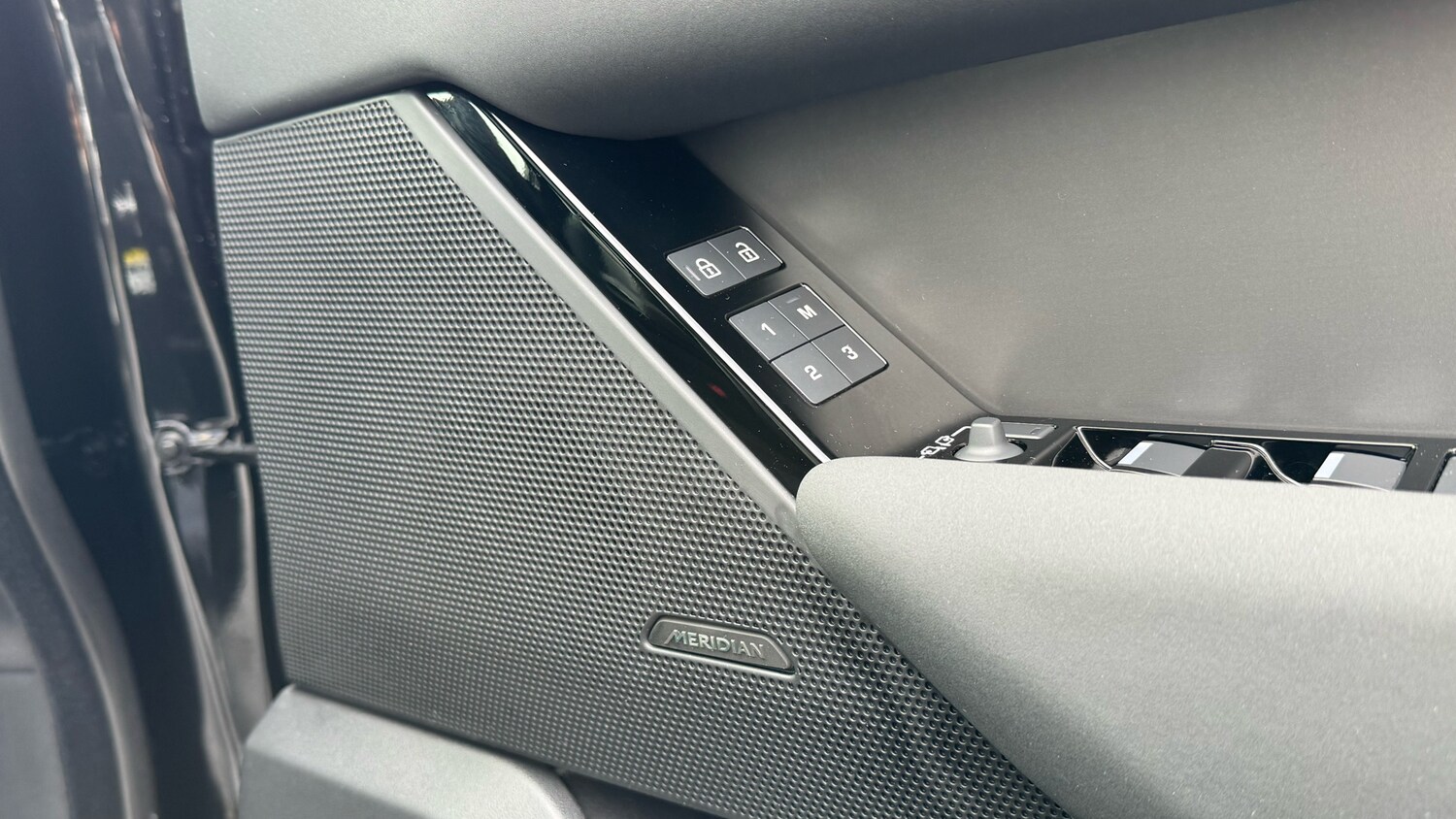 Used Land Rover Range Rover Velar 2025 for sale - 76319518: Photo 35